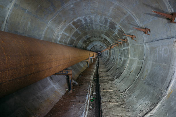 istock Old round dirty underground technical tunnel of heating duct with rusty pipeline 866358006