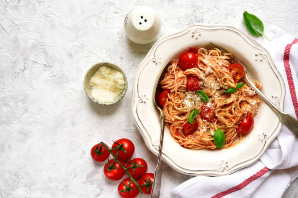 istock Spaghetti with cherry tomatoes in a red sauce 866371556