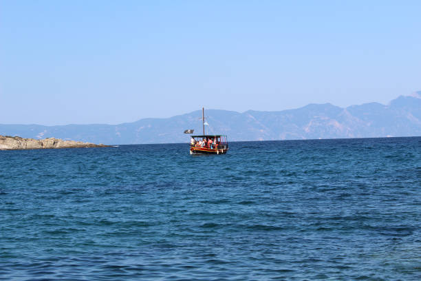 istock Boat, Sea and Mountain 866386228