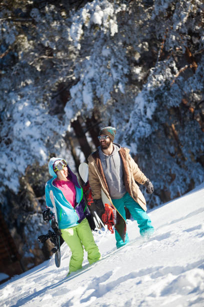 istock Smiling couple on winter vacation 866389370