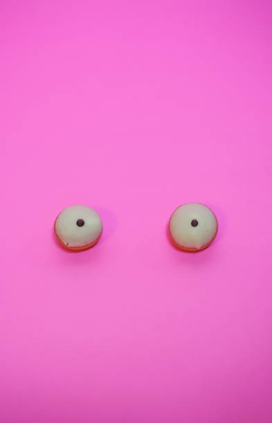 istock Surprising eyes（The eyes which I made with a doughnut） 866398176