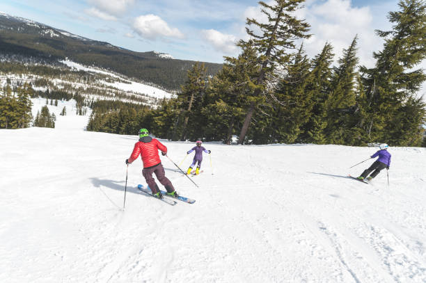 istock Family Skiing Holiday! 866407114