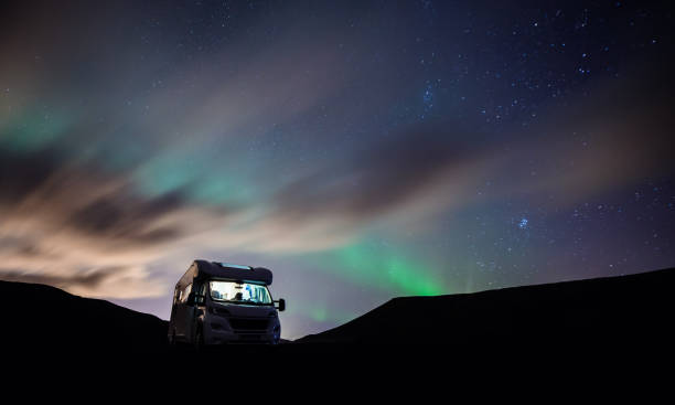 cazador de aurora - república de karelia rusia fotografías e imágenes de stock