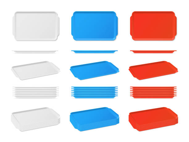 реалистичный пластиковый чистый поднос с ручками. прямоугольные кухонные сальверсы - поднос stock illustrations