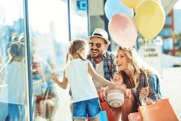 istock Happy Family on Shopping 866530518
