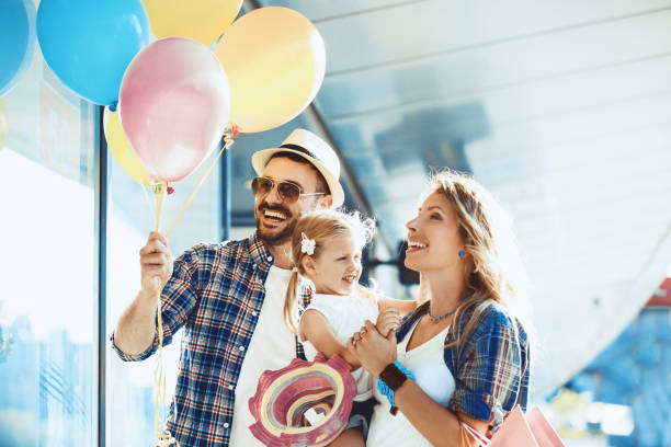 istock Happy Family on Shopping 866534404