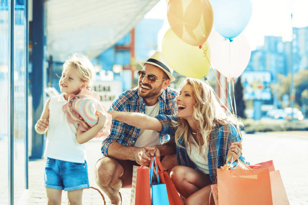 istock Happy Family on Shopping 866535016