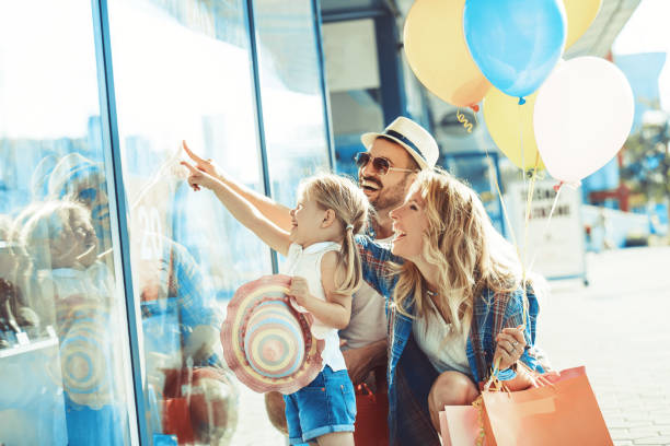 istock Happy Family on Shopping 866535024