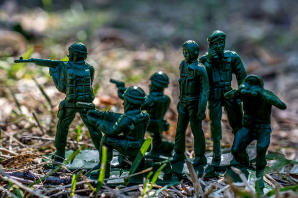 istock Toy soldiers silhouette - war concept 866535296