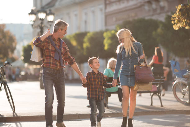 istock Family shopping for Christmas 866571390