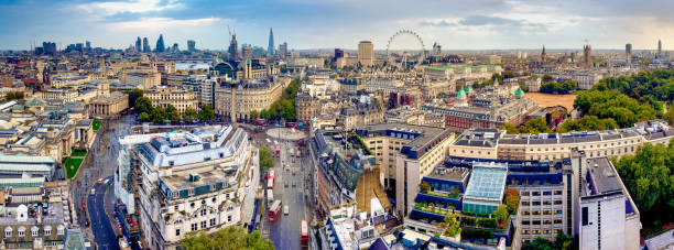 лондонский горизонт - heron tower стоковые фото и изображения