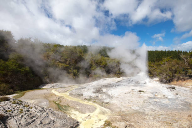 istock Lady Knox Geyser 866582742