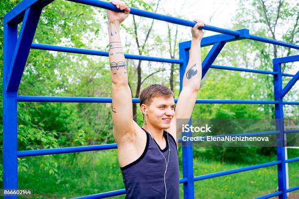 Guy Working Out Outside Stock Photo - Download Image Now - 20-29 Years, Active Lifestyle, Adult