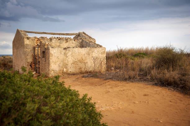 istock Abandoned house, Sicily, Italy 866637622