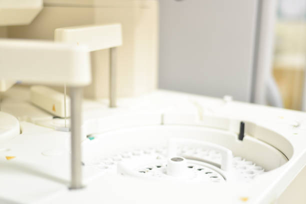 istock Blurred automate chemistry with bottle reagent medical technology. 866641030