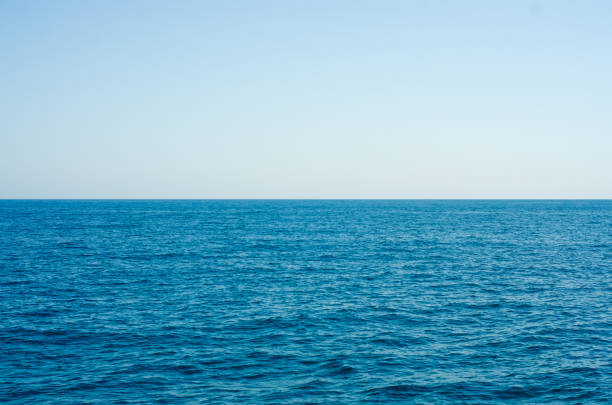 istock Inviting view of the sea and sky 866651402