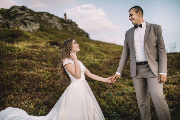 istock Romantic couple standing together holding hands in the mountains 866679808