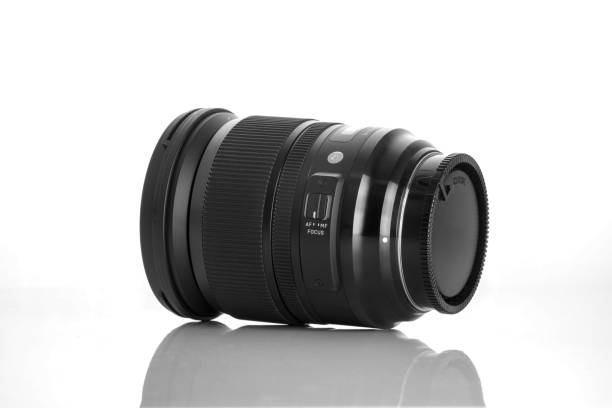 istock Heavy SLR zoom lens on white background 866685612