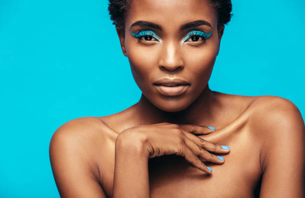 istock Sensual african woman wearing vivid makeup 866696540