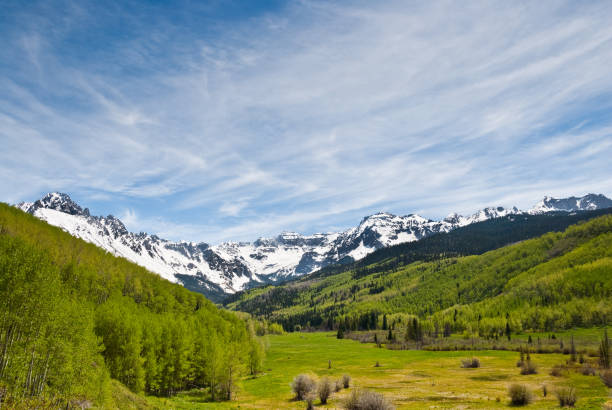 istock Dallas Creek Valley and the Sneffels Range 866700988