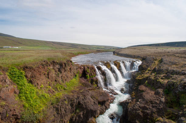 cascata di kolufossar nel nord dell'islanda - kolufossar foto e immagini stock