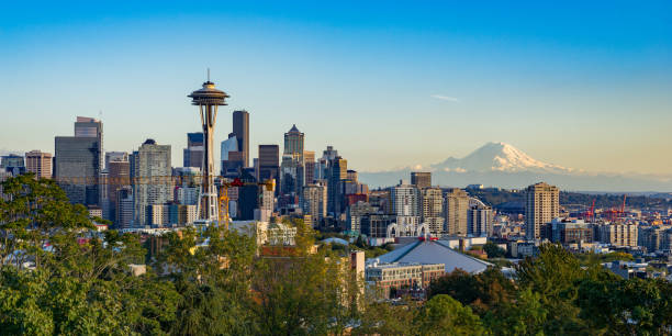 istock Seattle Skyline with Mt Rainier in the Background 866742172