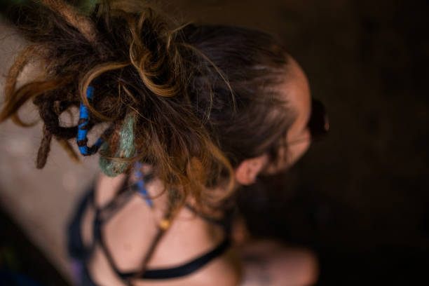 dreadlocks maravilhosos - hippie women dreadlocks human hair - fotografias e filmes do acervo