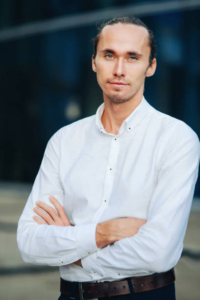 istock Elegant businessman talking phone 866783012