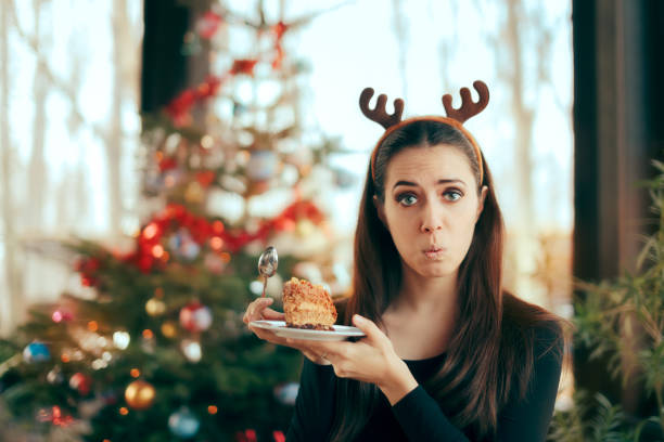 ragazza esigente che odia la torta alla cena di natale - christmas eating nausea illness foto e immagini stock