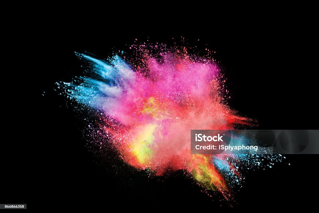 Figer le mouvement des explosions de poudre couleur isolée sur fond noir - Photo de Fond multicolore libre de droits