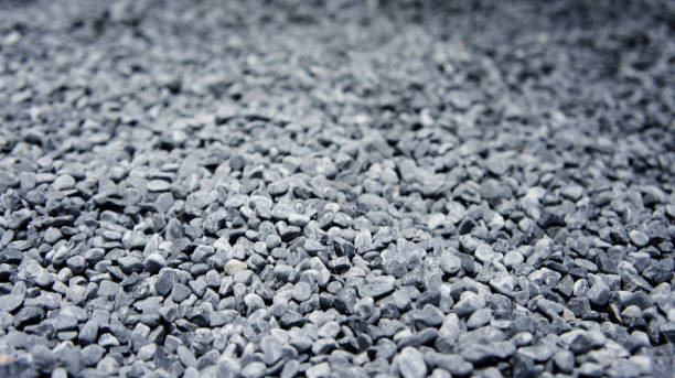 coarse gravel, black and gray. background texture - gravel imagens e fotografias de stock