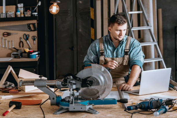 progetto di lavorazione del legno per falegnami barbuto - carpenters pencil foto e immagini stock