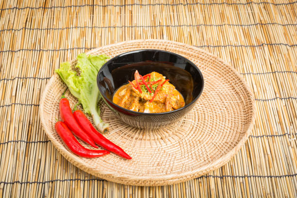 istock Curry fried shrimps in black cup closeup 866905218