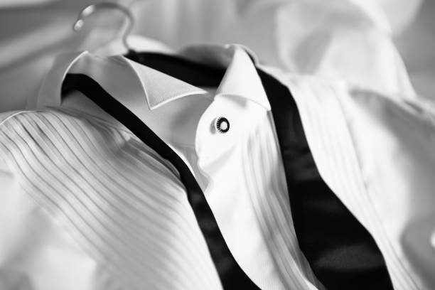 camicia bianca e papillon - suit necktie lapel shirt foto e immagini stock