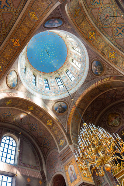 vista interior de la cúpula de la catedral de uspenski en helsinki - catedral de uspenski helsinki fotografías e imágenes de stock