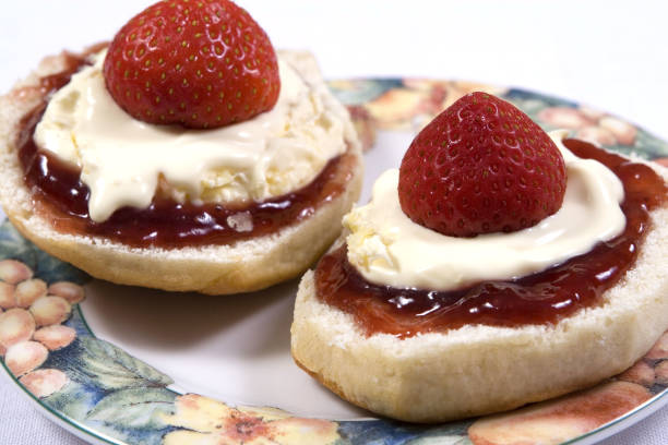 un tradizionale tè alla crema della cornovaglia - cornish cream tea foto e immagini stock