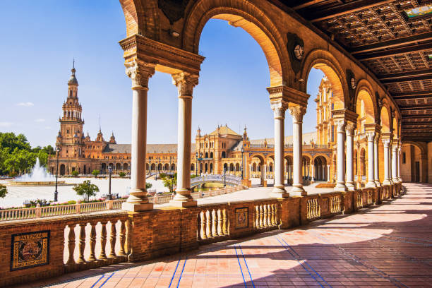 plaza de españa in sevilla - plaza de espana seville spain parque maria luisa stock-fotos und bilder