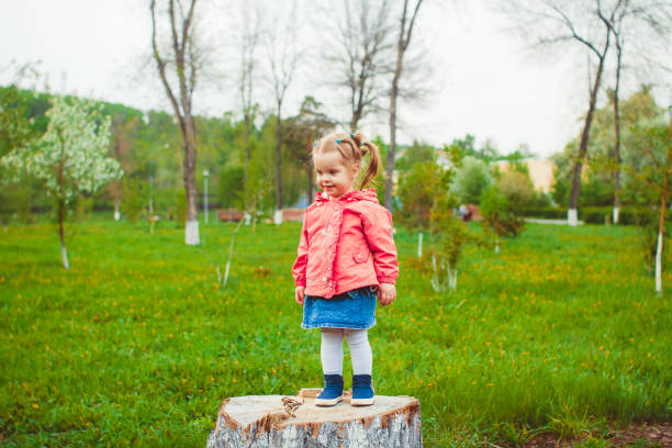 girl sitting on a stump - ticket ticket stub park fun imagens e fotografias de stock