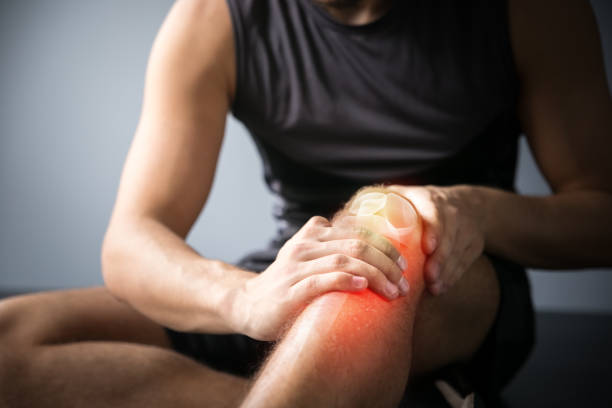 膝の外傷と関節の痛みスポーツの傷害 - 人体部位 ストックフォトと画像