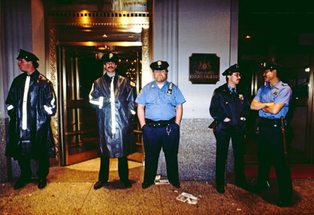 polícia nyc vintage dos anos 80 - mid atlantic usa flash - fotografias e filmes do acervo