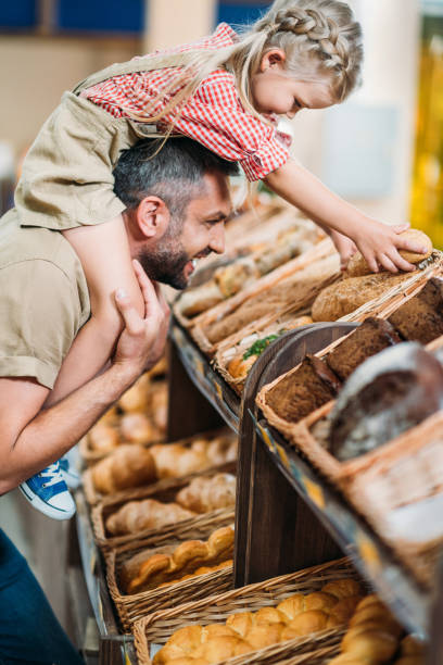 istock father and daughter in supermarket 867082308