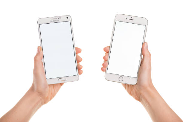 비교 아이폰 6 플러스와 삼성 전자 갤럭시 노트 4 화이트 표시 - iphone ipad apple computers business 뉴스 사진 이미지