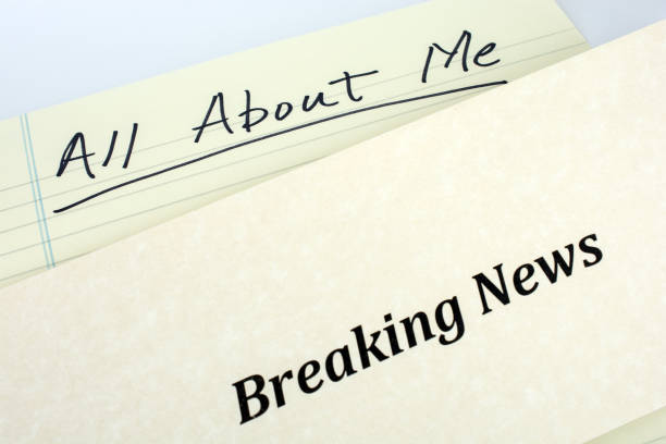 istock Envelope with words Breaking News and letter title 867186106