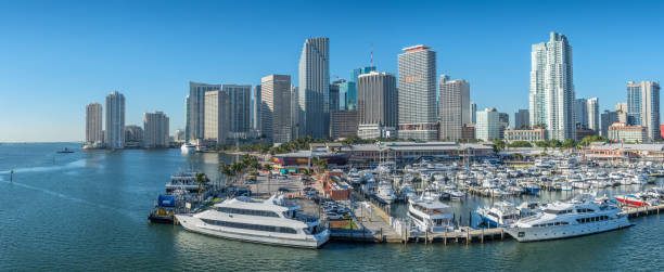 miami bayside - yacht florida yachting nautical vessel stock-fotos und bilder