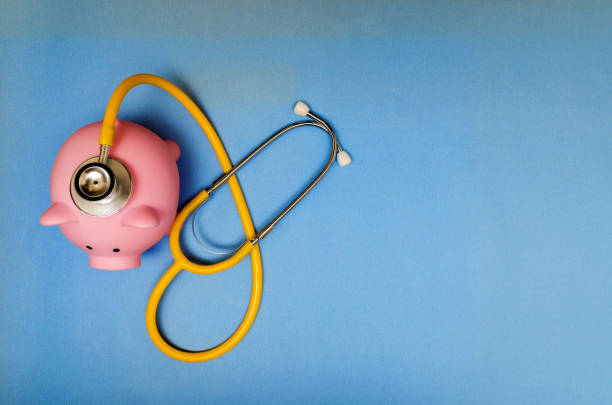 ピギー銀行の聴診器 - currency stethoscope healthcare and medicine savings ストックフォトと画像