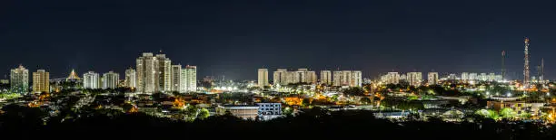 Night panoramic photo of the city of Manaus, showing the bridge over the Rio Negro and the various buildings located in the neighborhood dom pedro and Ponta Negra