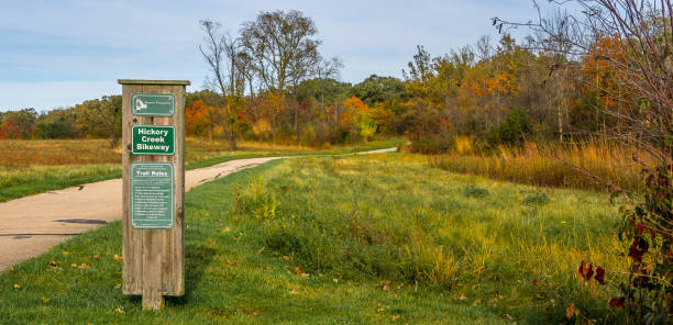 illinois autumn in the fall - forest preserve imagens e fotografias de stock