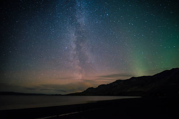 via lattea e luce del nord - star shape sky star aurora borealis foto e immagini stock