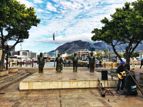 nobel square at victoria and alfred waterfront, cape town, south africa - victoria and alfred imagens e fotografias de stock