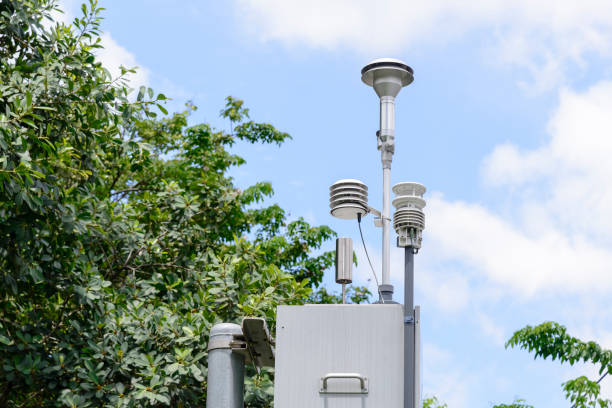 the pollution detector station - anemometer meteorology measuring wind imagens e fotografias de stock